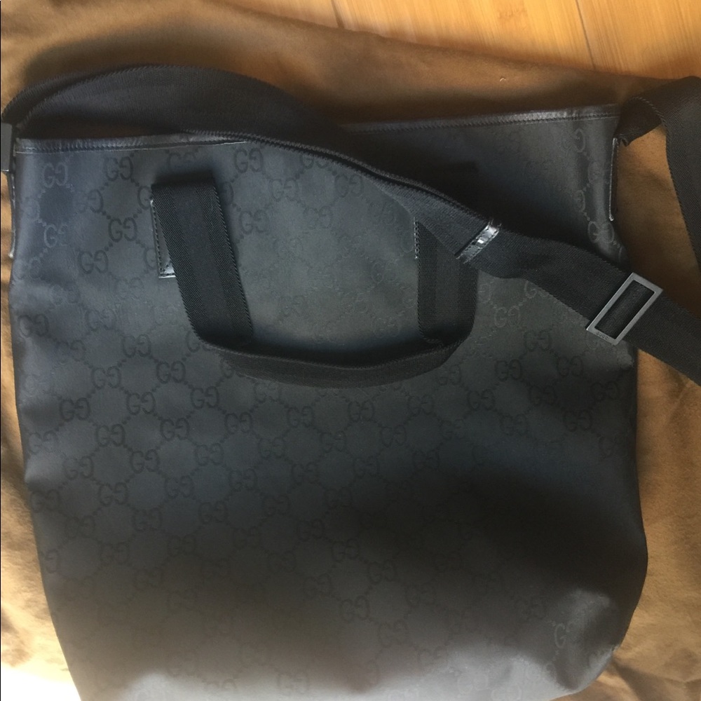 Gucci Authentic GG TOTE (Overnightsold separately)